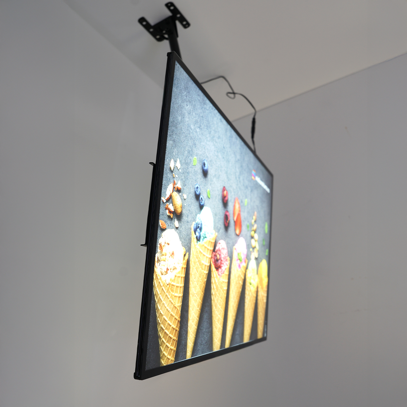 Deckenhalterung TV-Style für einseitigen LED-Rahmen ledmesee