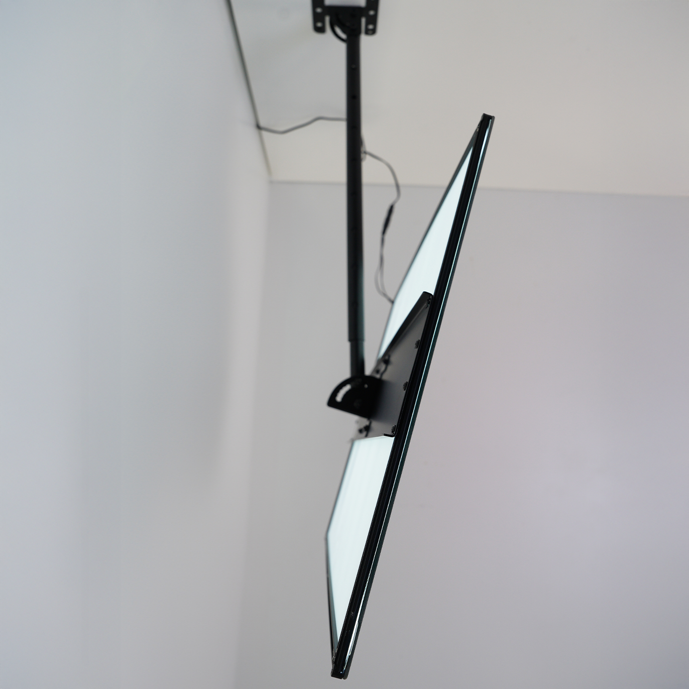 Deckenhalterung TV-Style für einseitigen LED-Rahmen ledmesee